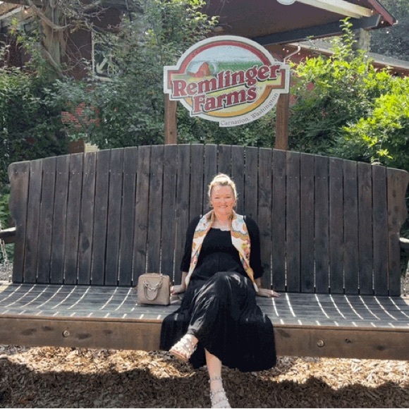 Meet your Posher! - Picture 6 of 6